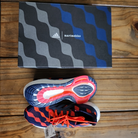 Marimekko x Adidas Ultraboost 22 - Picture 4 of 16